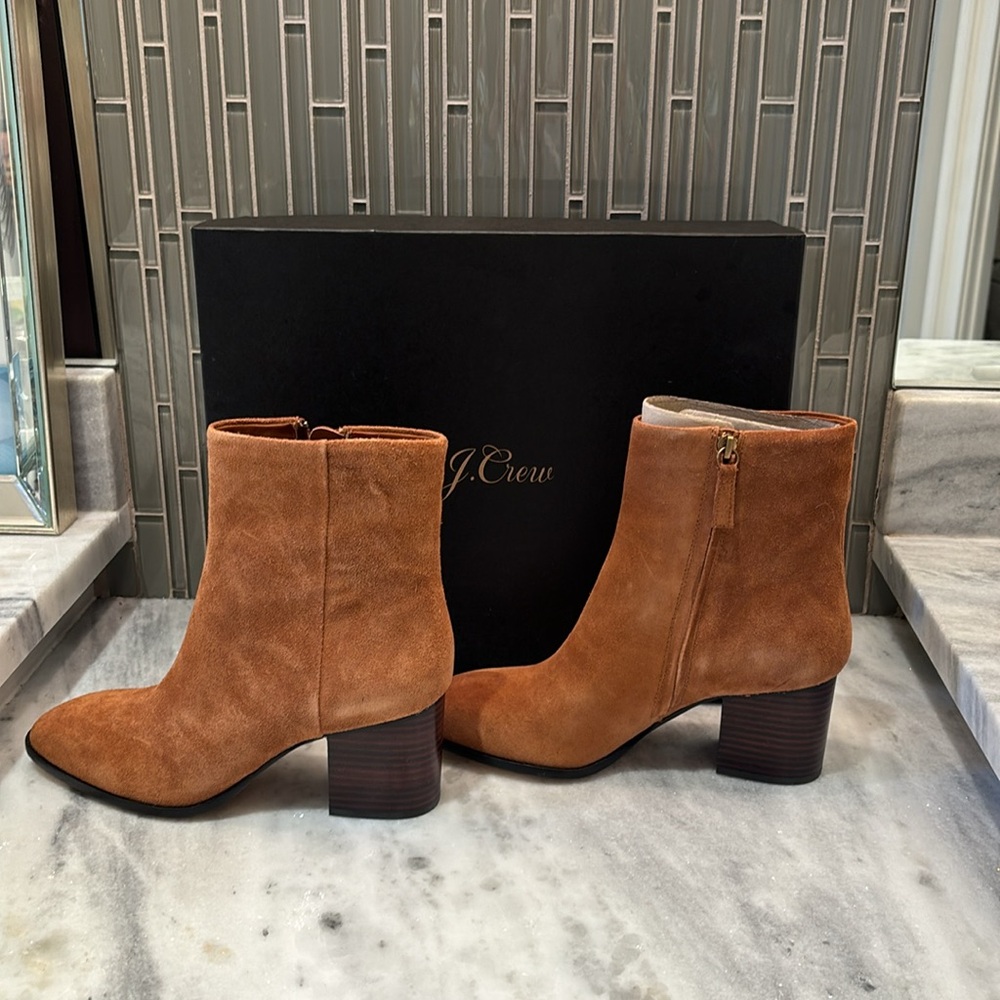 Women’s Size 8.5 J Crew Calf suede short shaft boot. Dark Nutmeg.